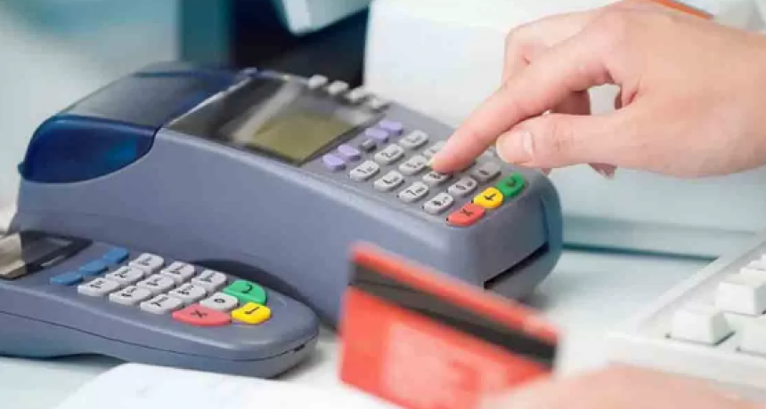 Renuevan hasta junio el reintegro a las compras con tarjeta de débito para jubilados y AUH