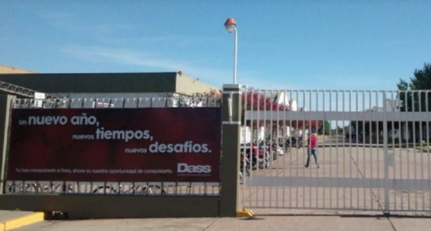 “Adidas empieza a abandonar la Argentina”. Dass cierra fábrica de calzado y despide a 400 trabajadores.
