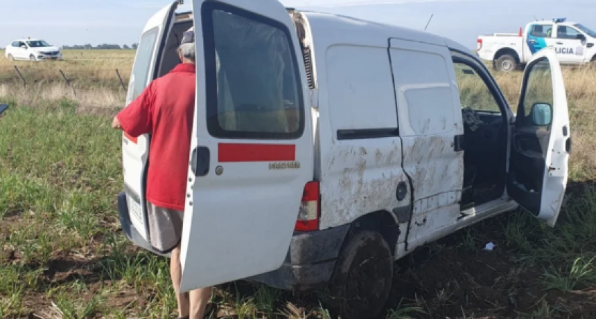 Volcó un vehículo en la ruta de ingreso a Pehuen Co