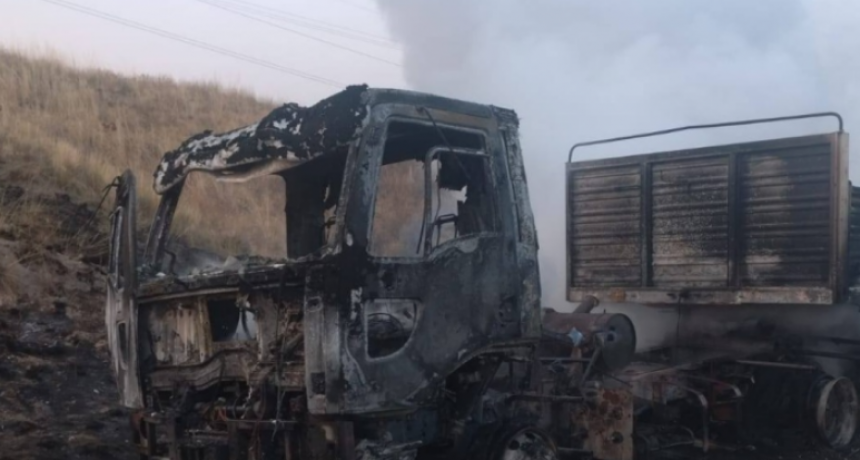 Susto en la Ruta 51 por el incendio de un cami&oacute;n