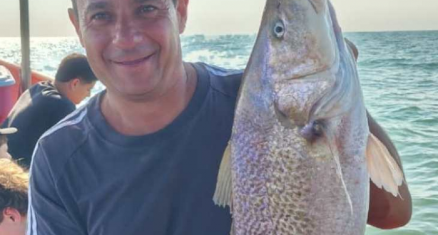 Sorpresa en una salida de pesca embarcada por la captura de una corvina rubia de gran porte a 12 kil&oacute;metros de la costa de Monte Hermoso