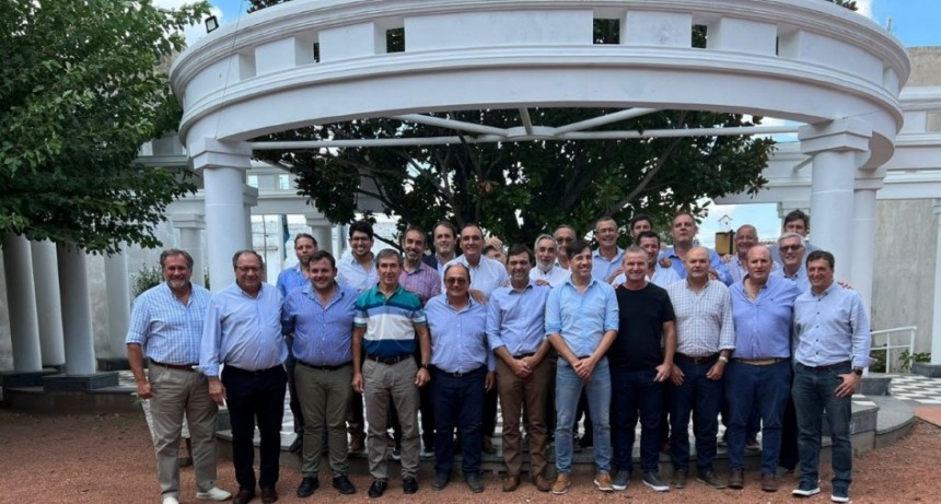Reyes participó del foro de intendentes radicales