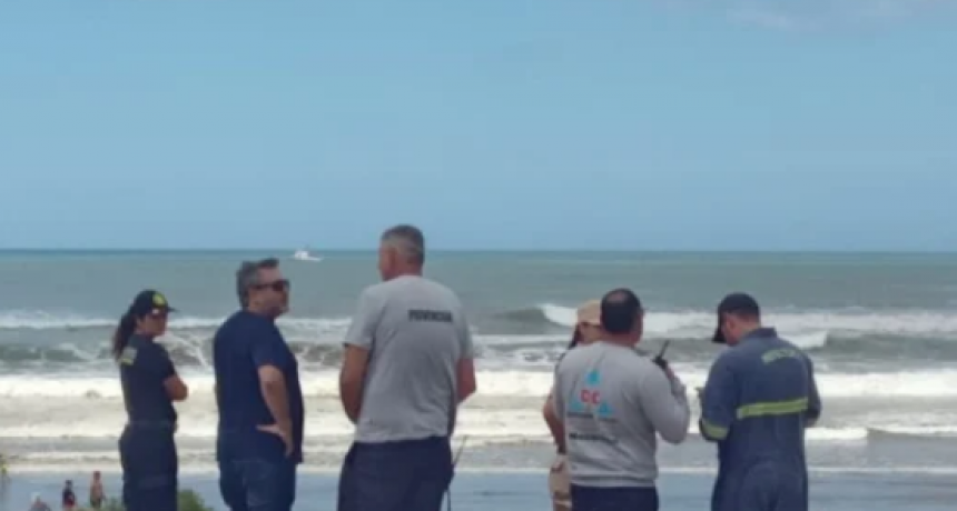 Angustiante búsqueda de un joven desaparecido en el mar en Necochea