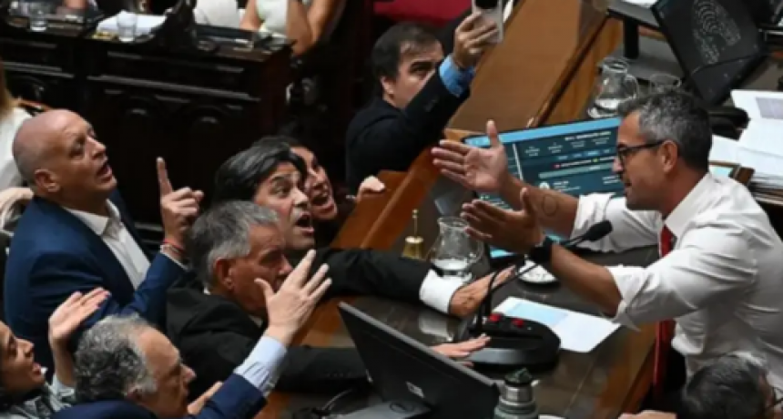 El oficialismo aprob&oacute; en Diputados la reforma laboral en una sesi&oacute;n tensa y marcada por pol&eacute;micas