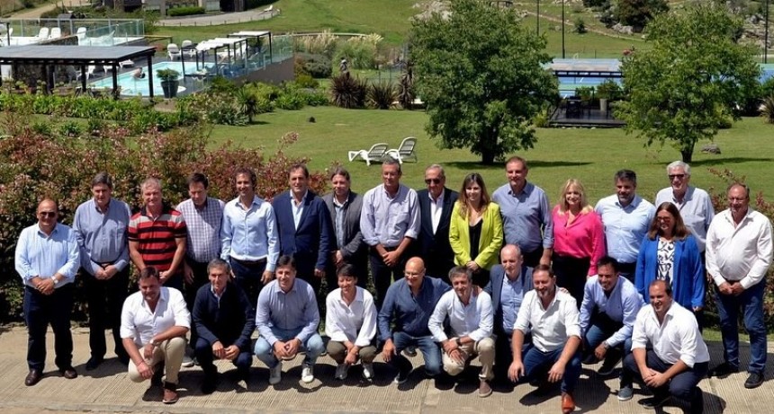 Los intendentes de la UCR activan el reordenamiento del partido en el territorio