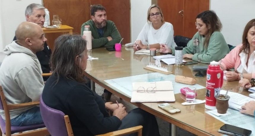 Juan Chalde presidió la reunión mensual de educación