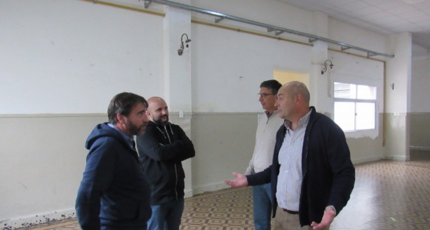 El intendente Reyes visitó la Escuela Nº7 y el Colegio San José            