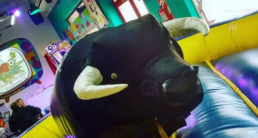Tragedia en Santa Fe: una niña de 7 años murió al caer de un toro mecánico