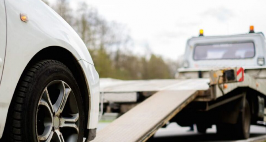 Oficializan la marcha atrás con la decisión de quitar a las grúas de los seguros de autos