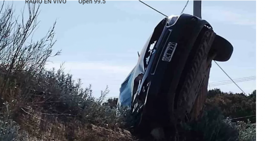 Derrapó en la arena e incrustó su auto contra un poste en Monte Hermoso