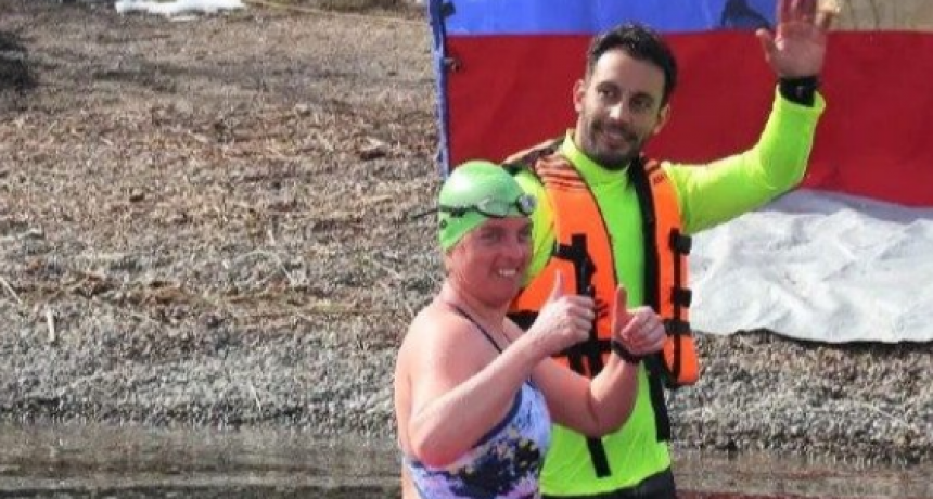 Monte Hermoso recibió a su reina de las aguas heladas con autobomba, capa y corona