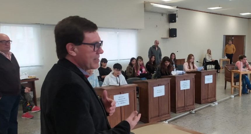 Juan Chalde asistió a la sesión del Parlamento Juvenil del Mercosur