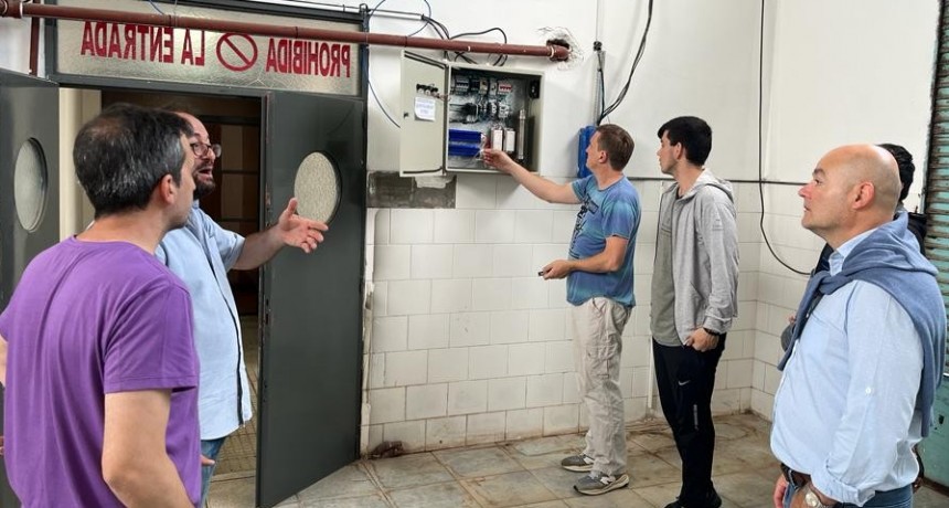 El intendente Reyes recibió de la Escuela Técnica un ozonizador para Obras Sanitarias