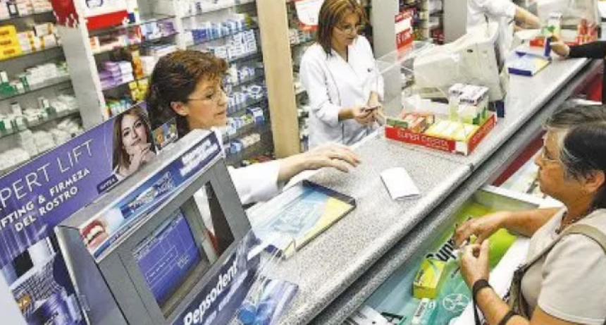 El Gobierno autorizó a kioscos y supermercados a ofrecer medicamentos de venta libre
