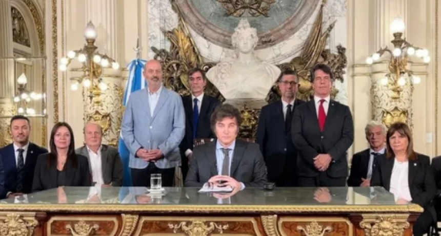 Milei presentó un DNU de 366 artículos para una profunda desregulación de la economía
