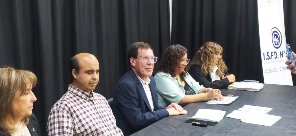 Juan Chalde y autoridades del ISFDyT Nº62 presentaron tres nuevas carreras terciarias