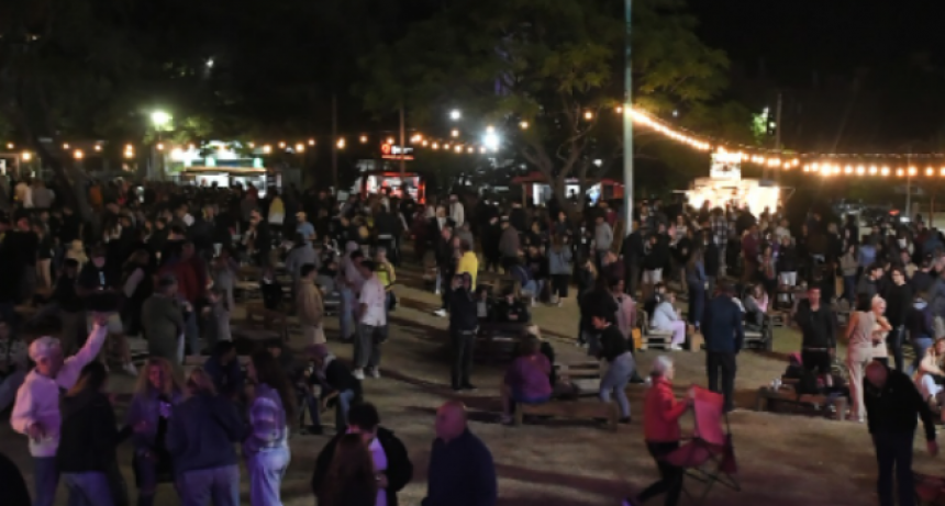 Monte Hermoso abrió la temporada con doble festejo y anunció un verano “a todo ritmo”