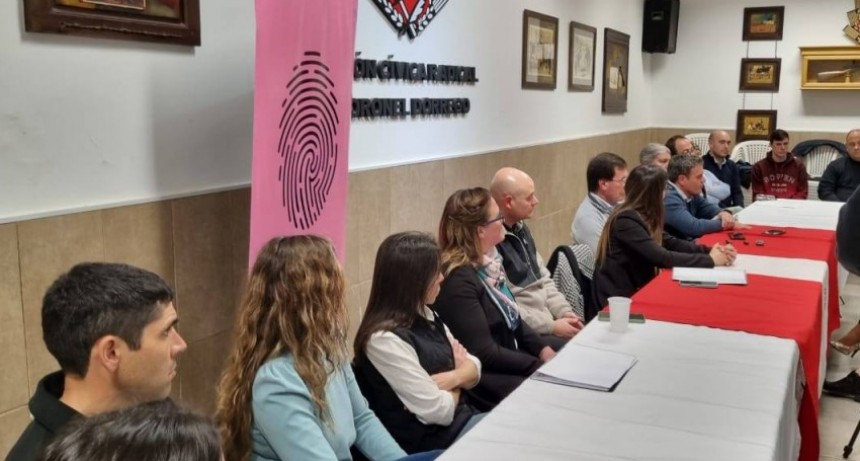 La UCR presentó la lista de candidatos a Concejales y Consejeros escolares a la prensa.
